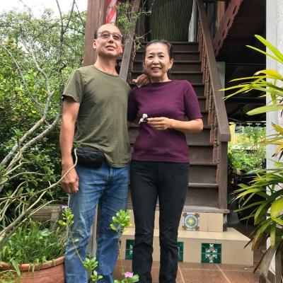 All smiles for the camera upon arrival at Rumah Tiang 16.