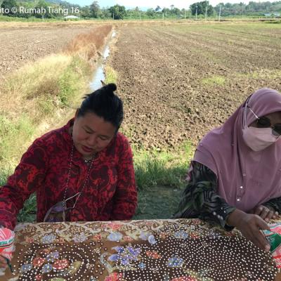Bedak sejuk making by a paddy field.